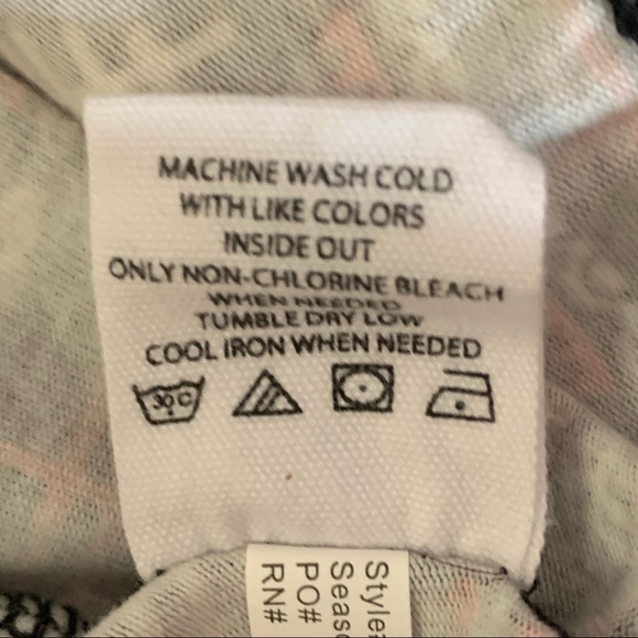 Fabkids Girls Leggings Red Black Gold Holiday Print Size 14/16 XXL - Picture 7 of 7